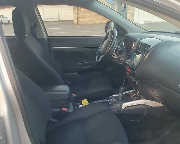 Серый Мицубиси АСХ, объемом двигателя 1.8 л и пробегом 242 тыс. км за 11000 $, фото 4 на Automoto.ua