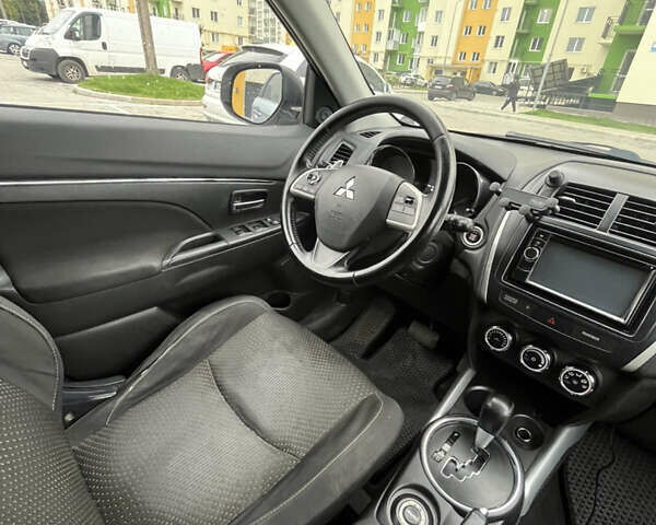 Серый Мицубиси АСХ, объемом двигателя 2.27 л и пробегом 200 тыс. км за 13300 $, фото 5 на Automoto.ua