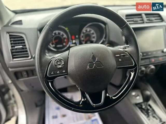 Серый Мицубиси АСХ, объемом двигателя 2 л и пробегом 56 тыс. км за 18500 $, фото 5 на Automoto.ua