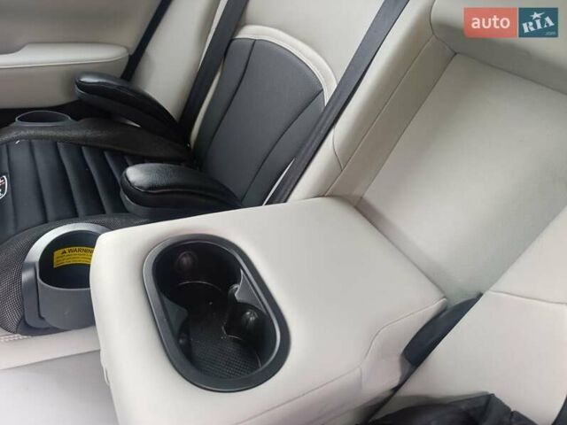 Белый Мицубиси Аиртрек, объемом двигателя 0 л и пробегом 5 тыс. км за 26300 $, фото 9 на Automoto.ua