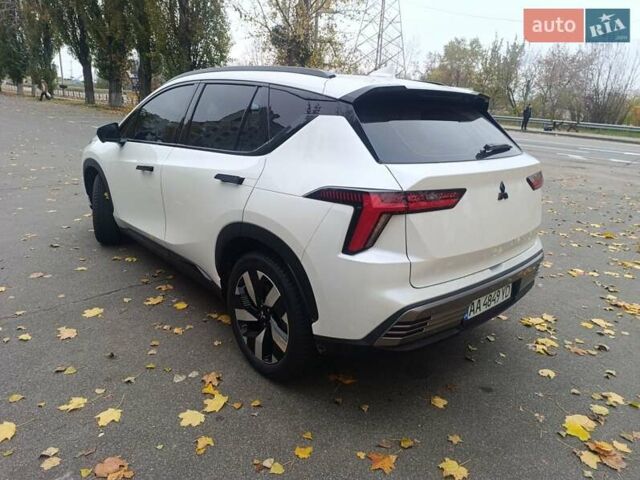 Белый Мицубиси Аиртрек, объемом двигателя 0 л и пробегом 5 тыс. км за 26300 $, фото 6 на Automoto.ua