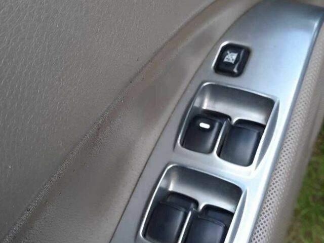 Сірий Міцубісі Аіртрек, об'ємом двигуна 2.4 л та пробігом 299 тис. км за 6099 $, фото 10 на Automoto.ua