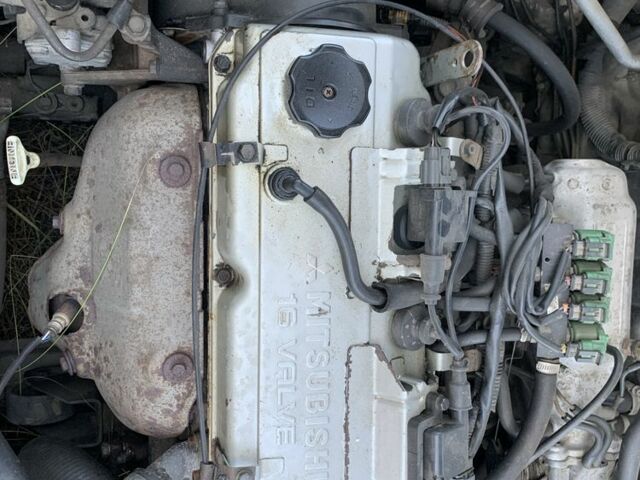 Белый Мицубиси Харизма, объемом двигателя 1.6 л и пробегом 554 тыс. км за 3500 $, фото 7 на Automoto.ua