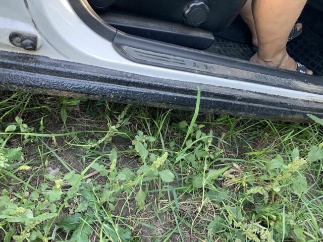 Белый Мицубиси Харизма, объемом двигателя 1.6 л и пробегом 554 тыс. км за 3500 $, фото 5 на Automoto.ua