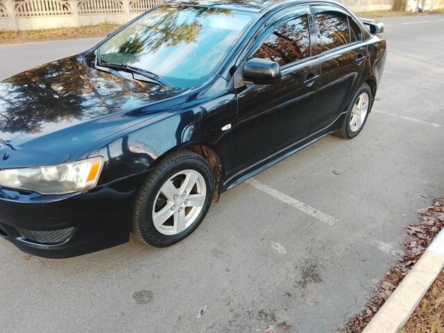 Черный Мицубиси Харизма, объемом двигателя 1.5 л и пробегом 230 тыс. км за 5300 $, фото 1 на Automoto.ua