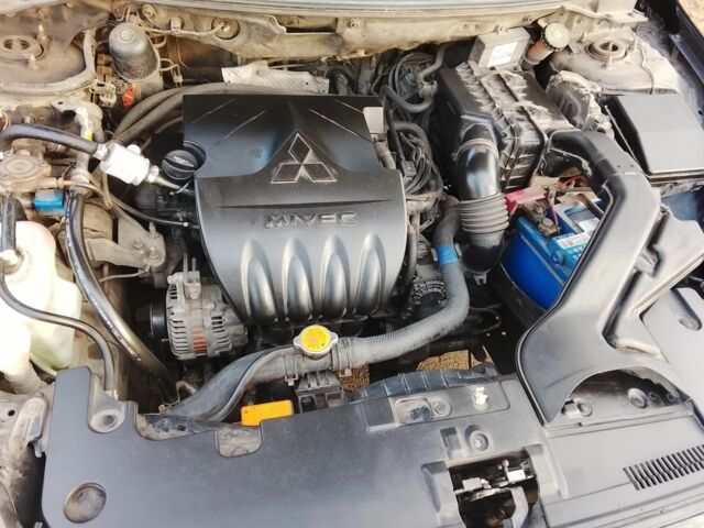 Черный Мицубиси Харизма, объемом двигателя 1.5 л и пробегом 230 тыс. км за 5300 $, фото 5 на Automoto.ua