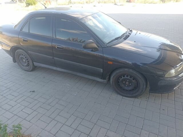 Черный Мицубиси Харизма, объемом двигателя 1.6 л и пробегом 402 тыс. км за 2200 $, фото 2 на Automoto.ua