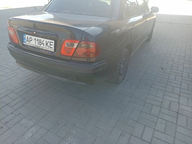 Черный Мицубиси Харизма, объемом двигателя 1.6 л и пробегом 402 тыс. км за 2200 $, фото 4 на Automoto.ua