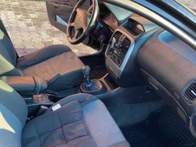 Черный Мицубиси Харизма, объемом двигателя 1.6 л и пробегом 30 тыс. км за 3000 $, фото 7 на Automoto.ua