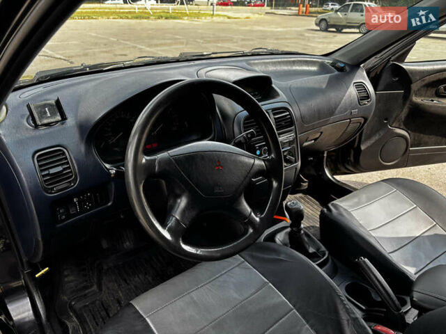 Чорний Міцубісі Харизма, об'ємом двигуна 1.6 л та пробігом 336 тис. км за 3500 $, фото 11 на Automoto.ua