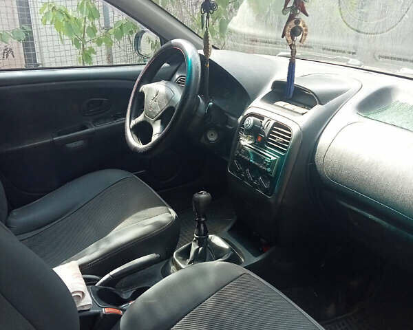 Черный Мицубиси Харизма, объемом двигателя 1.6 л и пробегом 167 тыс. км за 3100 $, фото 3 на Automoto.ua