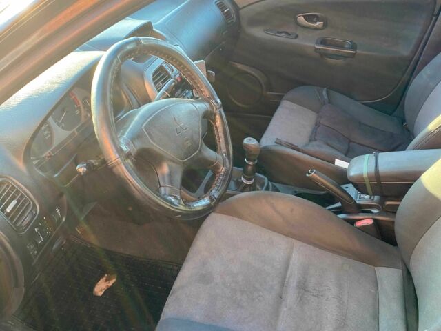 Черный Мицубиси Харизма, объемом двигателя 1.6 л и пробегом 30 тыс. км за 3000 $, фото 6 на Automoto.ua