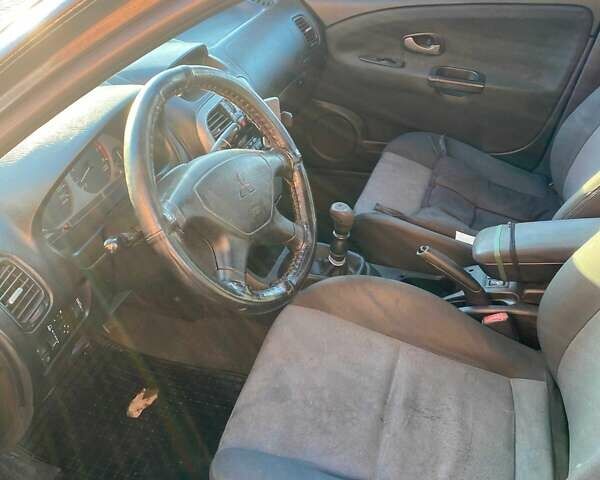 Черный Мицубиси Харизма, объемом двигателя 1.6 л и пробегом 30 тыс. км за 3000 $, фото 5 на Automoto.ua