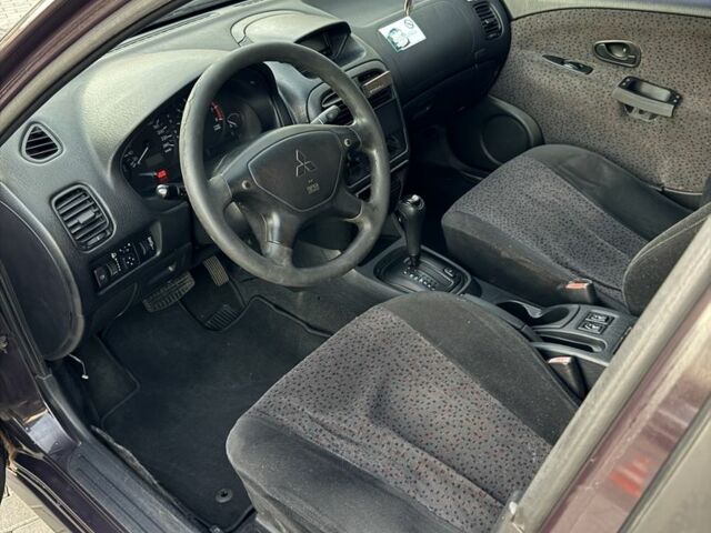 Фіолетовий Міцубісі Харизма, об'ємом двигуна 1.6 л та пробігом 236 тис. км за 3000 $, фото 5 на Automoto.ua