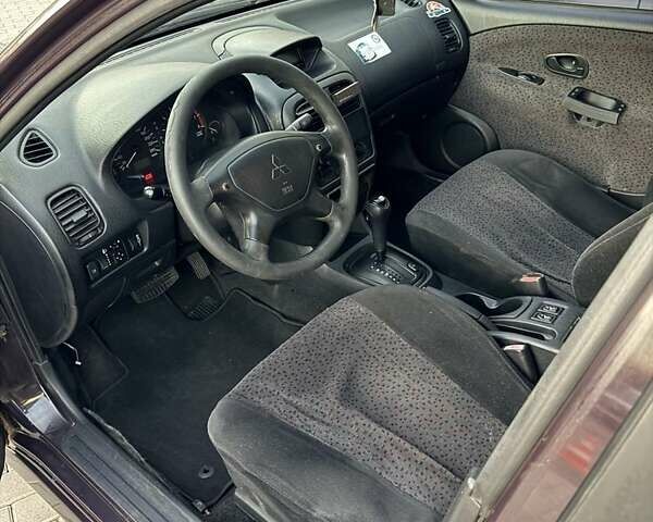 Фиолетовый Мицубиси Харизма, объемом двигателя 1.6 л и пробегом 236 тыс. км за 3000 $, фото 4 на Automoto.ua