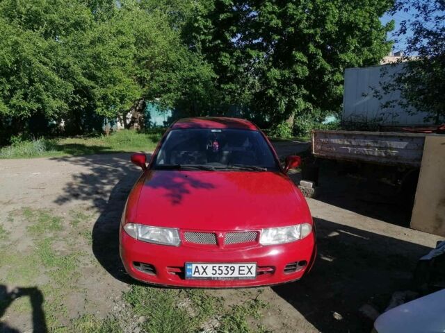 Красный Мицубиси Харизма, объемом двигателя 1.8 л и пробегом 327 тыс. км за 2700 $, фото 2 на Automoto.ua