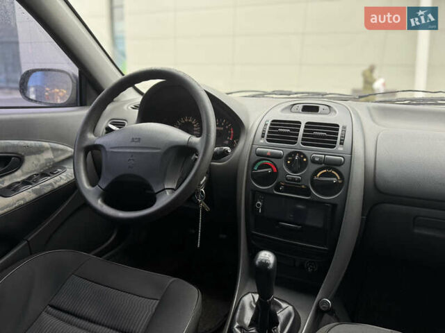 Красный Мицубиси Харизма, объемом двигателя 1.84 л и пробегом 140 тыс. км за 3400 $, фото 12 на Automoto.ua