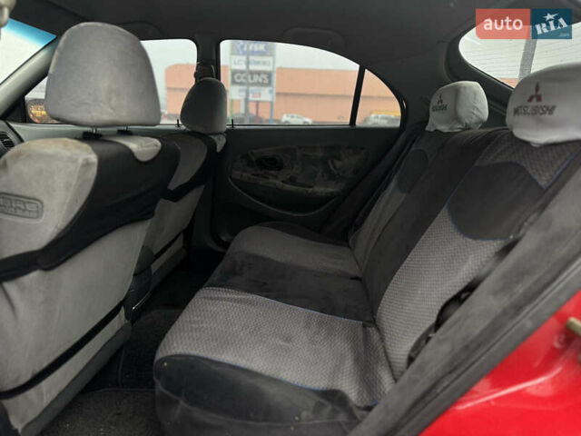 Красный Мицубиси Харизма, объемом двигателя 1.84 л и пробегом 140 тыс. км за 3400 $, фото 10 на Automoto.ua