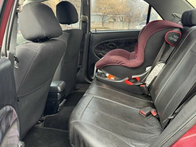 Красный Мицубиси Харизма, объемом двигателя 1.8 л и пробегом 257 тыс. км за 3100 $, фото 9 на Automoto.ua