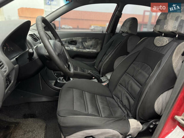 Красный Мицубиси Харизма, объемом двигателя 1.84 л и пробегом 140 тыс. км за 3400 $, фото 7 на Automoto.ua