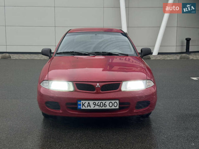 Красный Мицубиси Харизма, объемом двигателя 1.84 л и пробегом 172 тыс. км за 2990 $, фото 1 на Automoto.ua