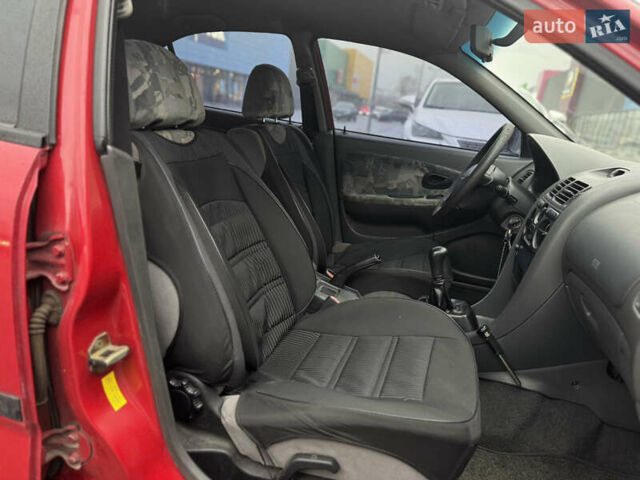 Красный Мицубиси Харизма, объемом двигателя 1.84 л и пробегом 140 тыс. км за 3400 $, фото 8 на Automoto.ua