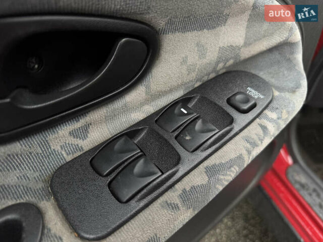 Красный Мицубиси Харизма, объемом двигателя 1.84 л и пробегом 140 тыс. км за 3400 $, фото 13 на Automoto.ua