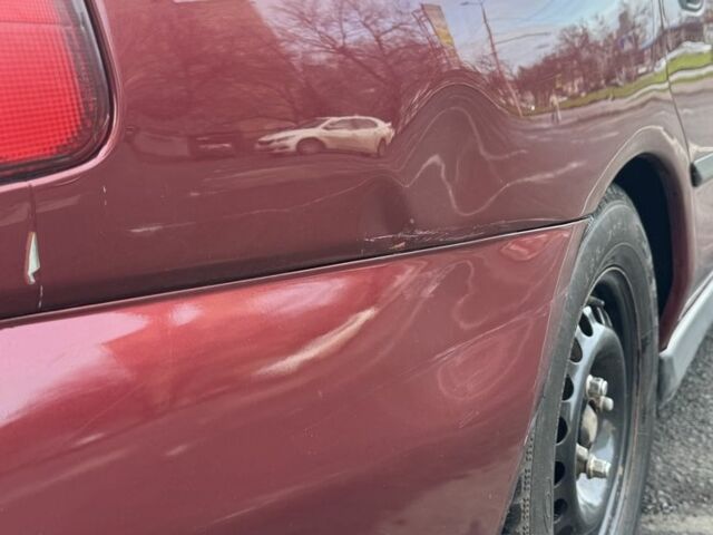 Красный Мицубиси Харизма, объемом двигателя 1.8 л и пробегом 257 тыс. км за 3100 $, фото 15 на Automoto.ua