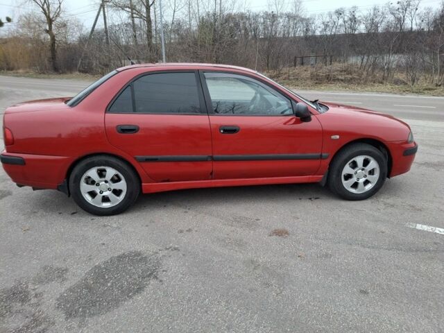 Красный Мицубиси Харизма, объемом двигателя 1.6 л и пробегом 310 тыс. км за 3199 $, фото 2 на Automoto.ua