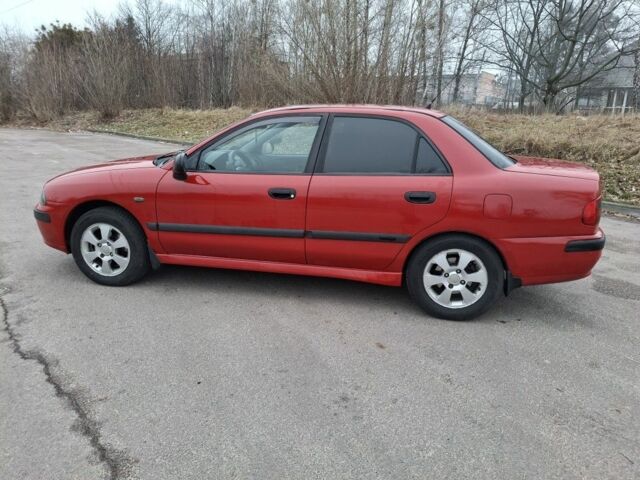 Красный Мицубиси Харизма, объемом двигателя 1.6 л и пробегом 310 тыс. км за 3199 $, фото 3 на Automoto.ua