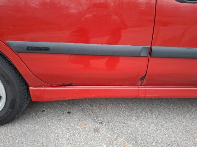 Красный Мицубиси Харизма, объемом двигателя 1.6 л и пробегом 310 тыс. км за 3199 $, фото 4 на Automoto.ua