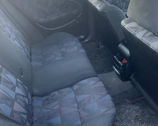 Красный Мицубиси Харизма, объемом двигателя 1.9 л и пробегом 350 тыс. км за 3000 $, фото 8 на Automoto.ua