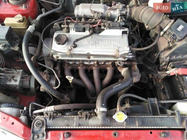 Красный Мицубиси Харизма, объемом двигателя 1.6 л и пробегом 270 тыс. км за 3000 $, фото 13 на Automoto.ua