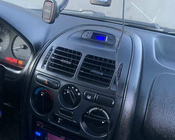 Красный Мицубиси Харизма, объемом двигателя 1.9 л и пробегом 350 тыс. км за 3000 $, фото 6 на Automoto.ua