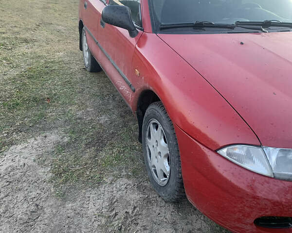Красный Мицубиси Харизма, объемом двигателя 1.9 л и пробегом 350 тыс. км за 3000 $, фото 1 на Automoto.ua