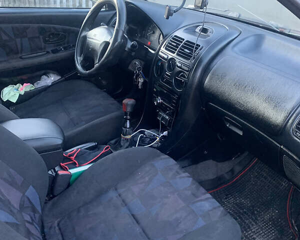 Красный Мицубиси Харизма, объемом двигателя 1.9 л и пробегом 350 тыс. км за 3000 $, фото 10 на Automoto.ua