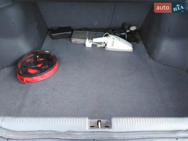 Красный Мицубиси Харизма, объемом двигателя 1.6 л и пробегом 270 тыс. км за 3000 $, фото 5 на Automoto.ua