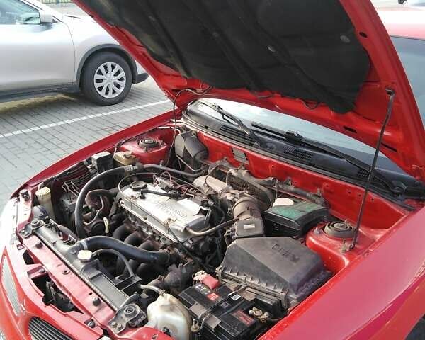 Красный Мицубиси Харизма, объемом двигателя 1.6 л и пробегом 270 тыс. км за 3000 $, фото 8 на Automoto.ua