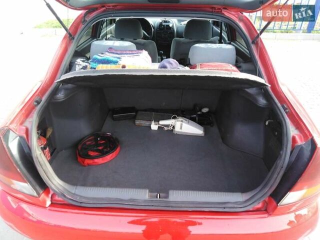 Красный Мицубиси Харизма, объемом двигателя 1.6 л и пробегом 270 тыс. км за 3000 $, фото 16 на Automoto.ua