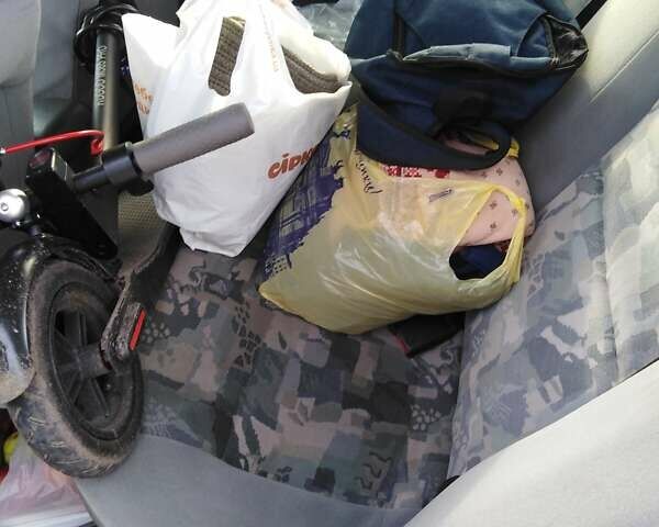 Красный Мицубиси Харизма, объемом двигателя 1.6 л и пробегом 270 тыс. км за 3000 $, фото 17 на Automoto.ua