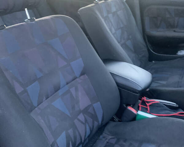 Красный Мицубиси Харизма, объемом двигателя 1.9 л и пробегом 350 тыс. км за 3000 $, фото 7 на Automoto.ua