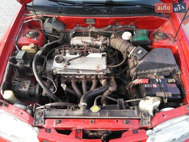 Красный Мицубиси Харизма, объемом двигателя 1.6 л и пробегом 270 тыс. км за 3000 $, фото 11 на Automoto.ua