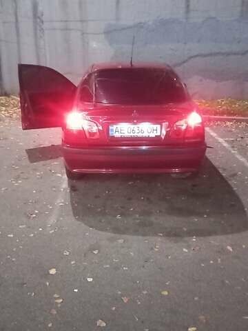 Красный Мицубиси Харизма, объемом двигателя 1.6 л и пробегом 450 тыс. км за 3000 $, фото 9 на Automoto.ua