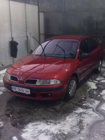 Красный Мицубиси Харизма, объемом двигателя 1.6 л и пробегом 450 тыс. км за 3000 $, фото 2 на Automoto.ua