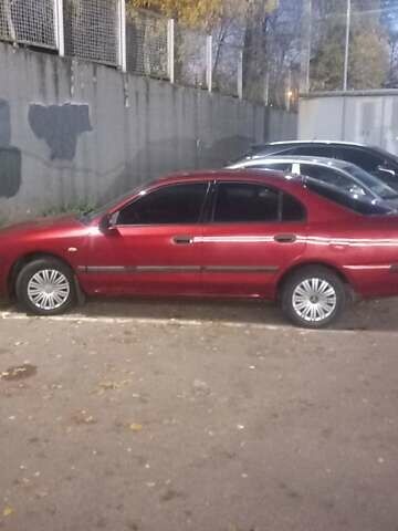 Красный Мицубиси Харизма, объемом двигателя 1.6 л и пробегом 450 тыс. км за 3000 $, фото 4 на Automoto.ua