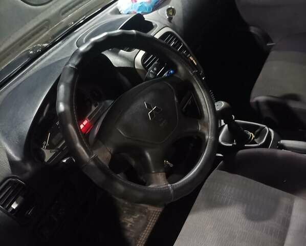 Мицубиси Харизма, объемом двигателя 0 л и пробегом 250 тыс. км за 3200 $, фото 9 на Automoto.ua