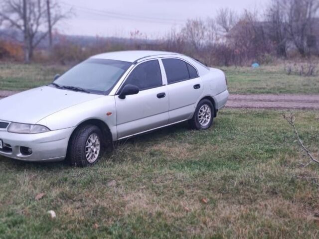 Серый Мицубиси Харизма, объемом двигателя 1.6 л и пробегом 1 тыс. км за 1400 $, фото 1 на Automoto.ua