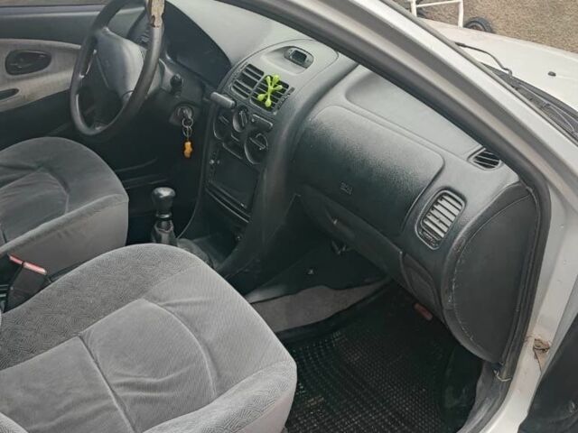 Серый Мицубиси Харизма, объемом двигателя 1.6 л и пробегом 1 тыс. км за 1400 $, фото 7 на Automoto.ua