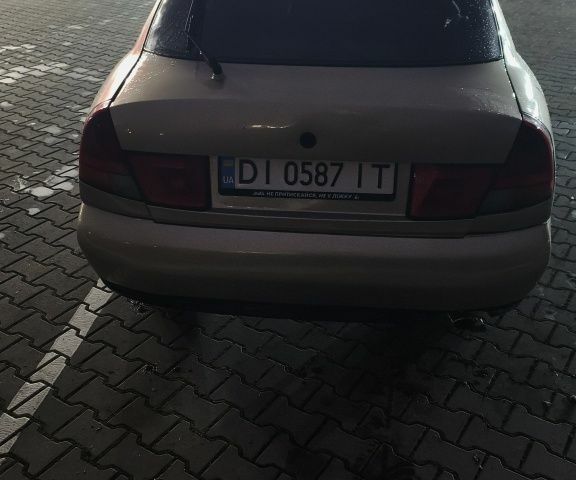 Серый Мицубиси Харизма, объемом двигателя 1.8 л и пробегом 350 тыс. км за 1500 $, фото 5 на Automoto.ua