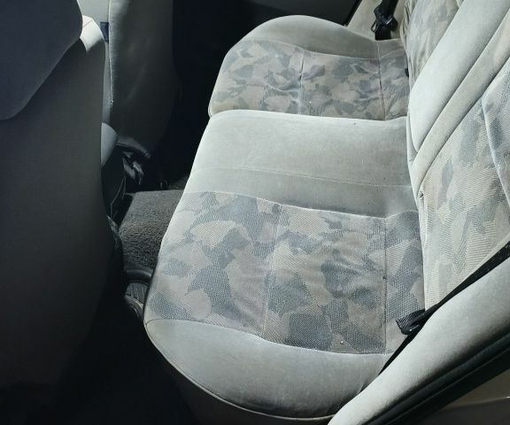 Серый Мицубиси Харизма, объемом двигателя 1.8 л и пробегом 350 тыс. км за 1500 $, фото 7 на Automoto.ua